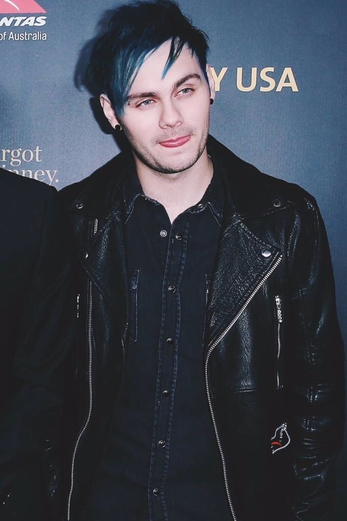 beckyxbevan's tweet photo. #5SOSFam #iHeartAwards #BestFanArmy https://t.co/sRXXjILOxk