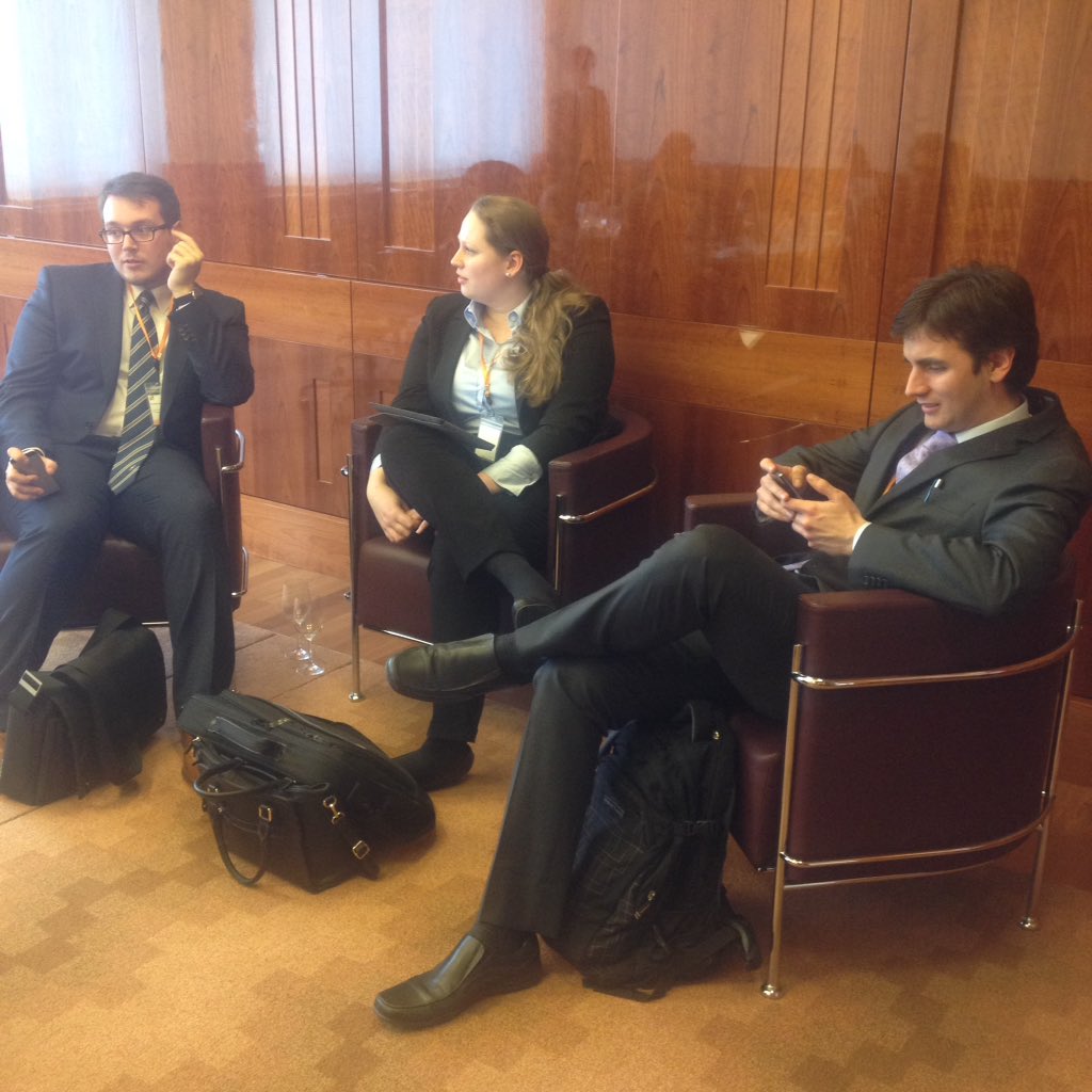 JulianeOswaldFS's tweet photo. #FSMIM #FSMOF #FSMIB discussing their @bdoaccountant #bgsg16 presentations https://t.co/rcTiaSfGFq