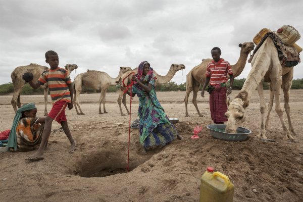 WFP's tweet photo. 10 things to know about #ElNiño, the atmospheric event affecting 60M people across the globe https://t.co/gtl1NxWrco https://t.co/QThjS9tM50