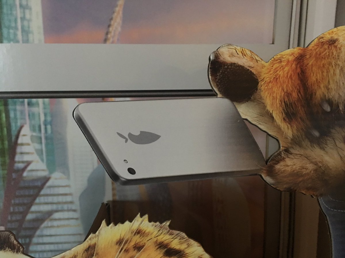 Carrot phones in #Zootopia? Can we get those outside of the movie? @ByronPHoward