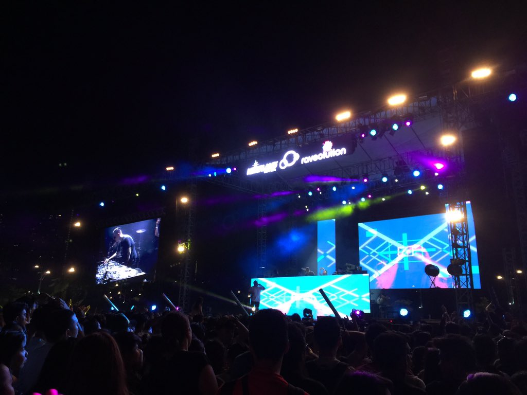 OneMusicPH's tweet image. DJ RON POE in the house! #NeverlandXRaveolution