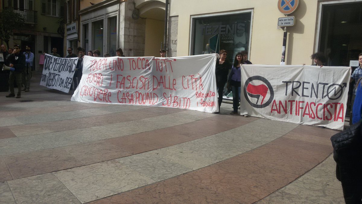 global_project's tweet photo. #Trento tantissima gente al presidio #antifa chiediamo la chiusura di #casapound e la fine di violenza in città https://t.co/C47mhVchaM