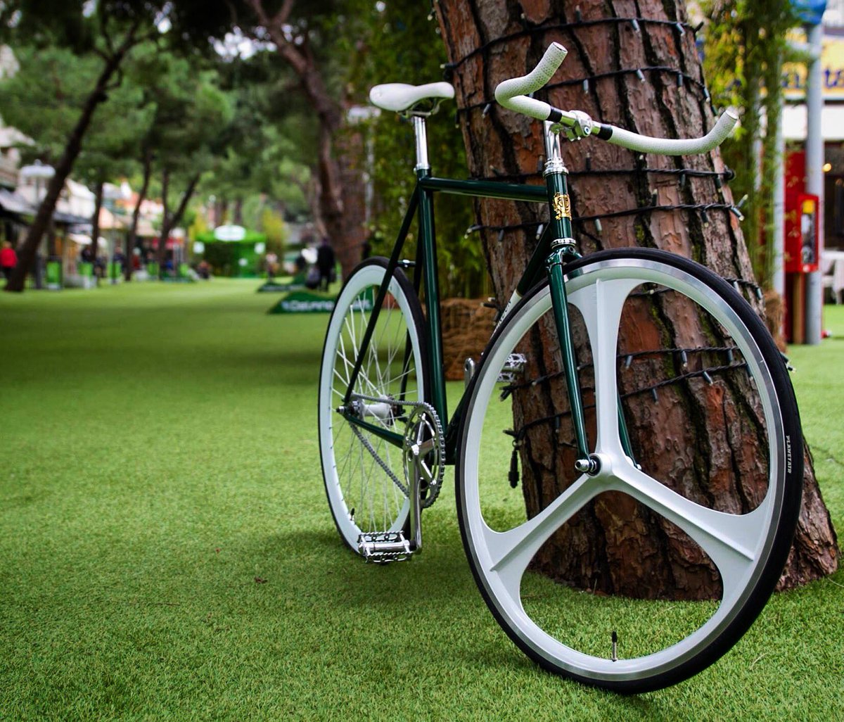 ChooseYourBike's tweet photo. #fixie #blast #blblondon #gear https://t.co/92if9Aecwv