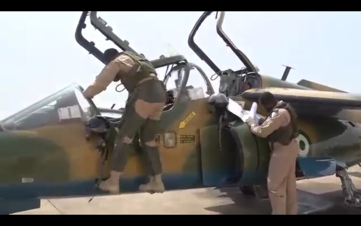 سلاح الجو النيجيري يسلح طائراته نع Alpha jet  CfCtLtfXIAEqZgt