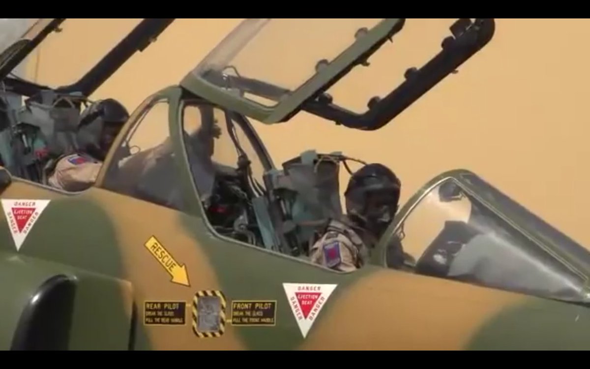 سلاح الجو النيجيري يسلح طائراته نع Alpha jet  CfCtMULWsAAFU6Z