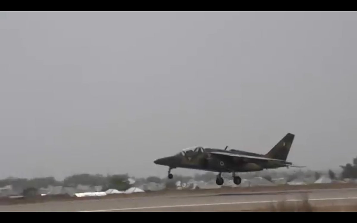 سلاح الجو النيجيري يسلح طائراته نع Alpha jet  CfCtNaAW8AA_-AI