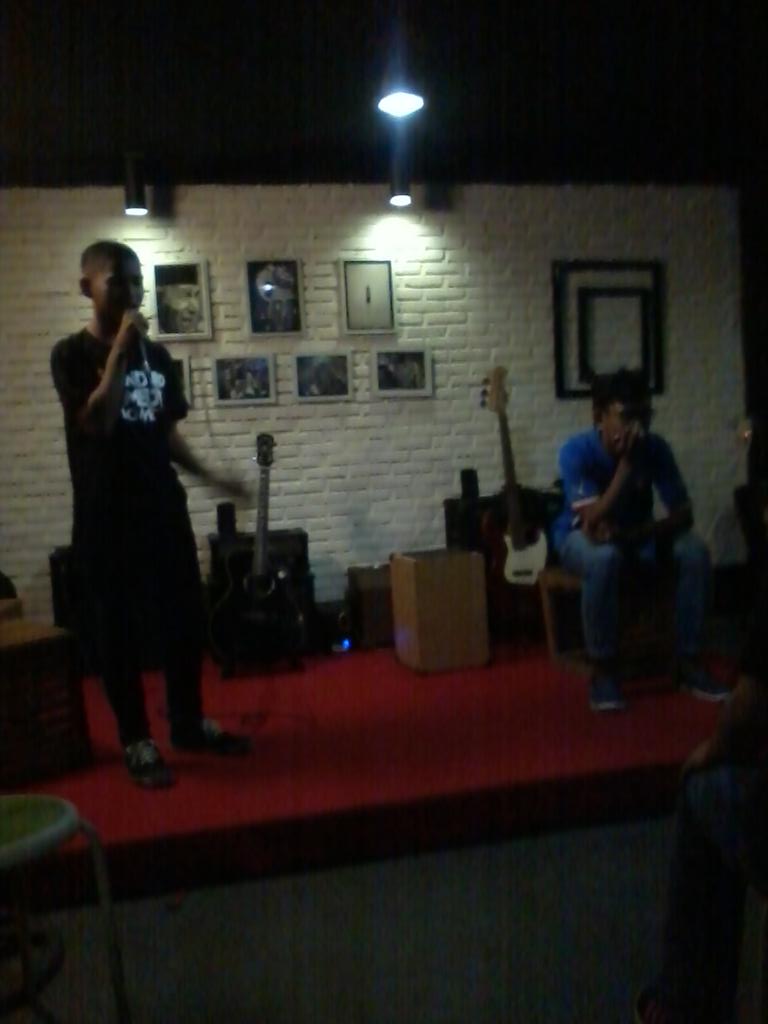 #BatleOfComic yang terakhir beri tapuk tangan yg meriah buat @kimmulyadhi (mahasiswa) vs @page(siswa)