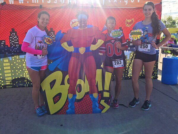 DHS_Track_XC's tweet photo. #superherorun #missouricitytx #govikes #tracksndfield @DHS_Vikings https://t.co/NAKWB7hsDp