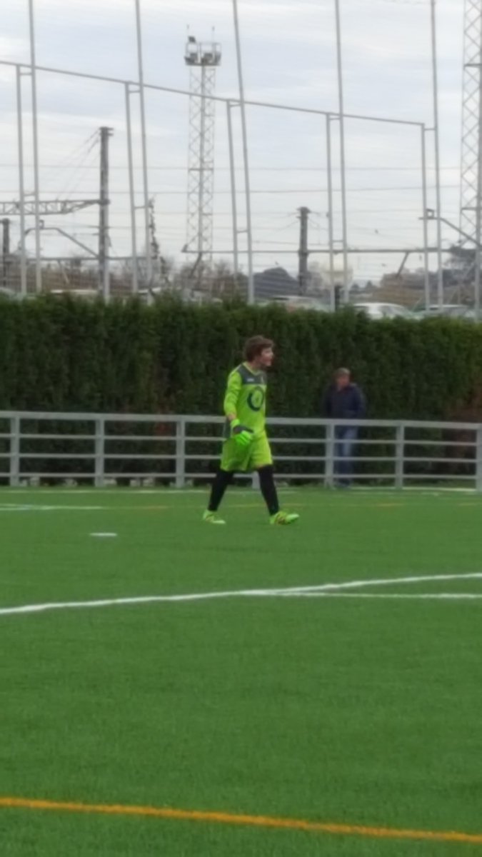 txusmarios's tweet photo. Lo prometió... y ahí está defendiendo la portería de sus amigos y de su club. GRACIAS COLINDRES https://t.co/DOyxI4t3LS
