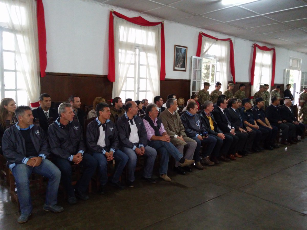 LautaroMazzutti's tweet photo. Participamos del acto en Homenaje a los Héroes de Malvinas a cargo del Grupo de Artilleria 10 #MalvinasArgentinas https://t.co/7z7rfEfMnS