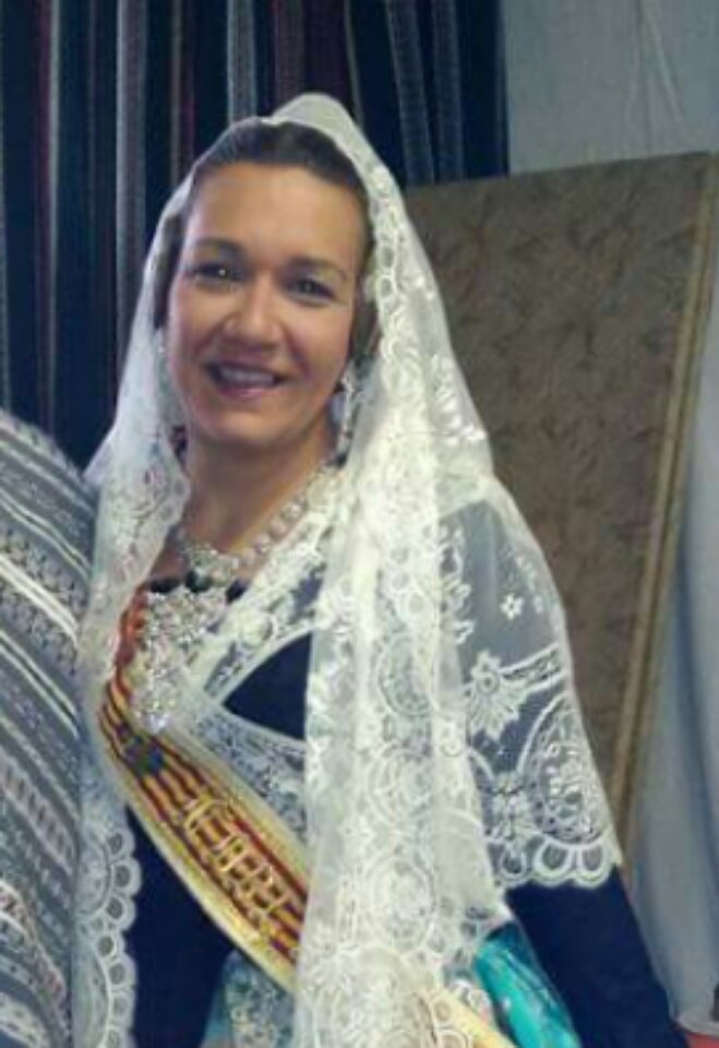 FallaCedro's tweet image. Silvia Carcelén presidenta del ejercicio 2016/17 de la Falla Cedro #Cedromola #SomosCedro #Fallas2017 #fallasUNESCO