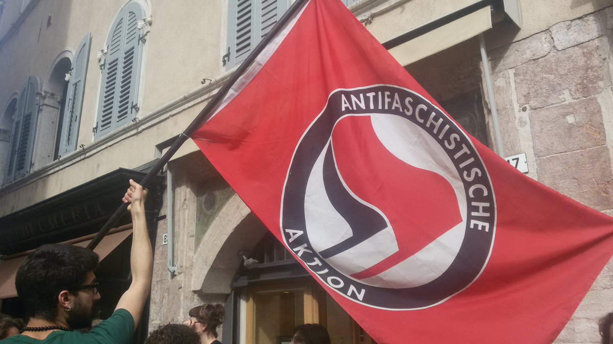 global_project's tweet photo. #Trento  Chiediamo chiusura #casapound in tantissimi corteo vs aggressioni fasciste 
Sempre #antifa ! https://t.co/Iyo8nI8EDg