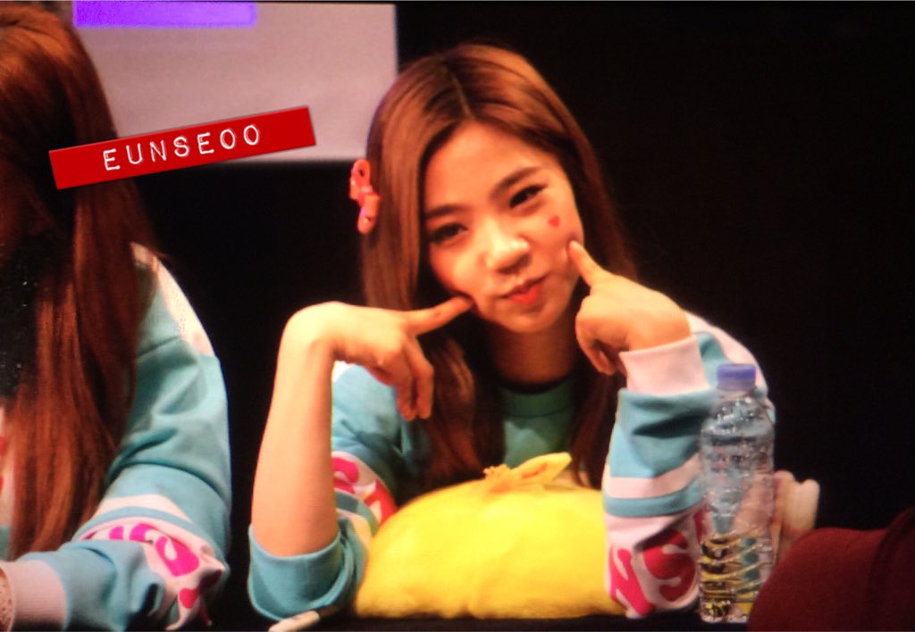 eunseoo_'s tweet photo. 160402 HAPJEONG FANSIGN - yeoreumie 💓💓💓 https://t.co/JTRKuYZouV