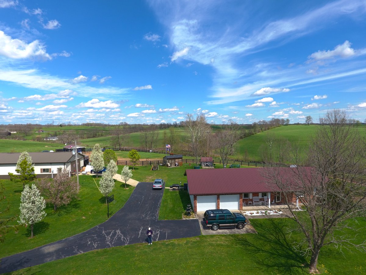 NFlight502's tweet photo. #TeamNFlight502 #Residental #Aerialphotography #Phantom4 #4k #DJI #IFlyDrones #Kentucky https://t.co/BQYViij6uZ