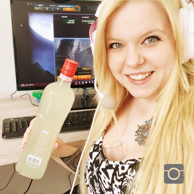 Watch LunaLove's leaked NSFW photo on TwXstars