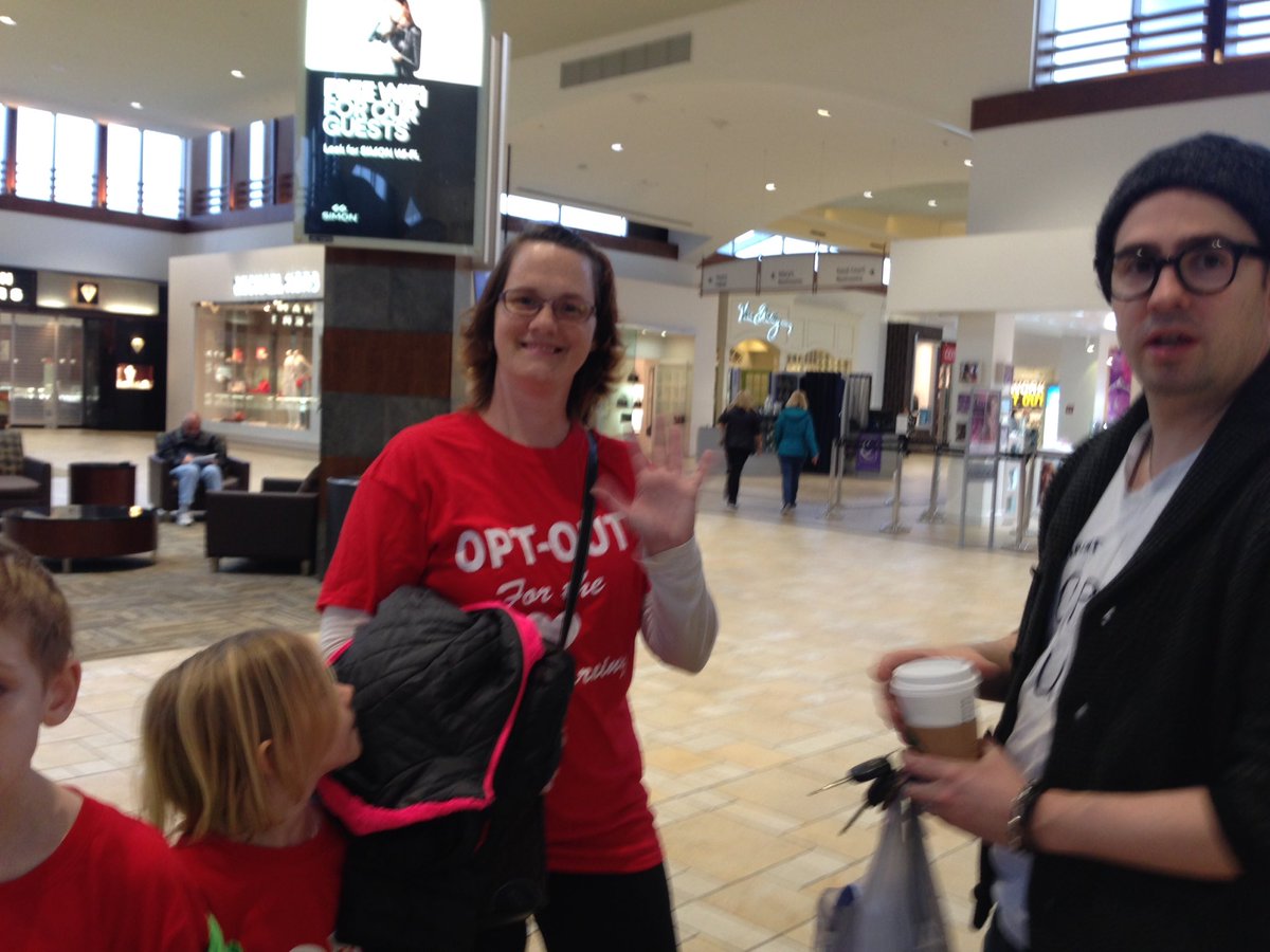 jeff4publiced's tweet photo. At Smith Haven Mall #OptOutShopOut - it is time to take a stand @LIOptOut @Newsday https://t.co/FFOEnMbmwR