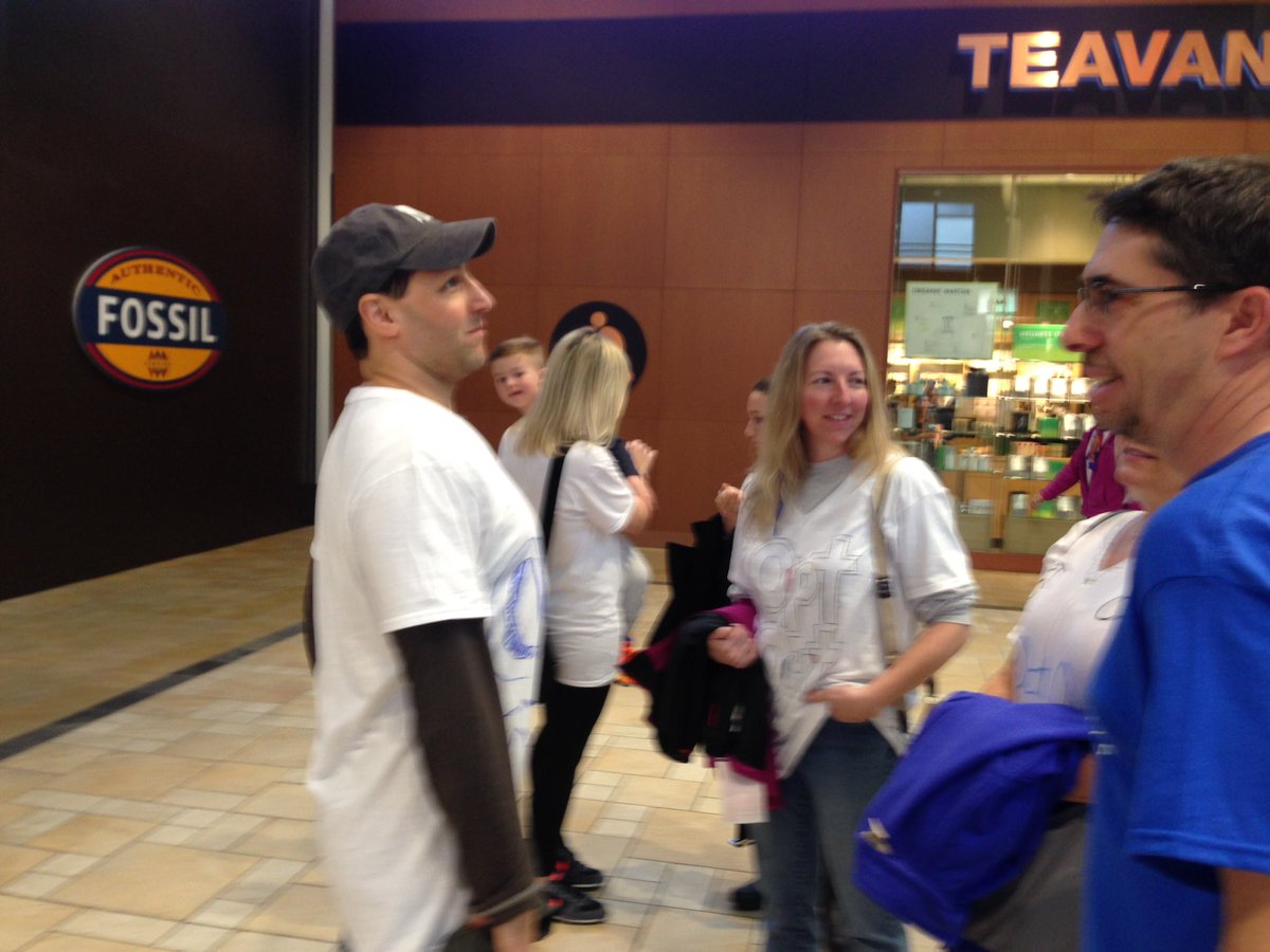 jeff4publiced's tweet photo. At Smith Haven Mall #OptOutShopOut - it is time to take a stand @LIOptOut @Newsday https://t.co/FFOEnMbmwR