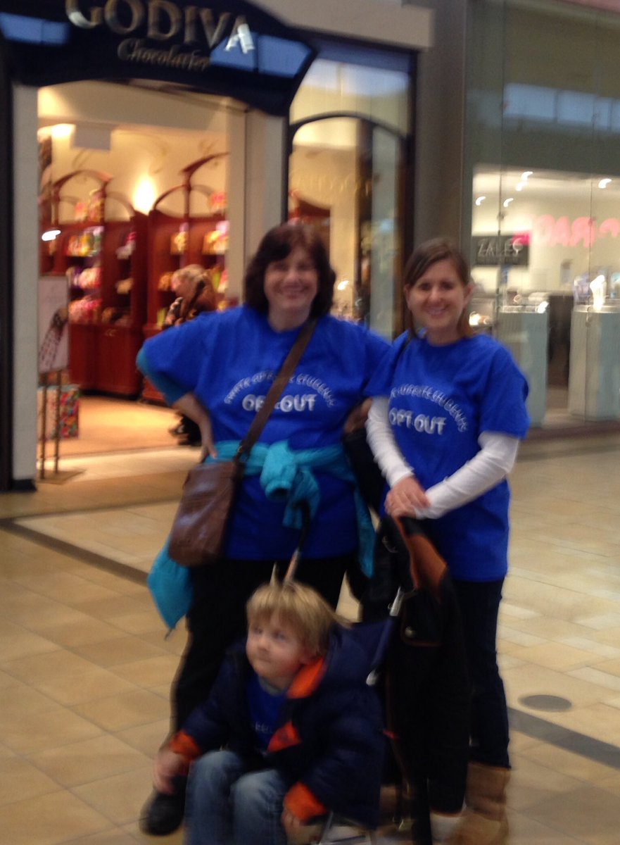 jeff4publiced's tweet photo. At Smith Haven Mall #OptOutShopOut - it is time to take a stand @LIOptOut @Newsday https://t.co/FFOEnMbmwR