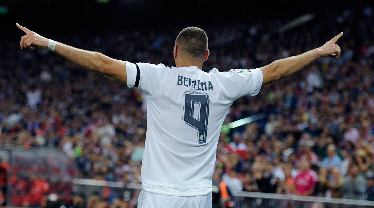 bwin_es's tweet photo. 21 goles en Liga para Karim Benzema

El 9 blanco empata #ElClásico

Barcelona 1-1 Real Madrid https://t.co/OhwascSSiT