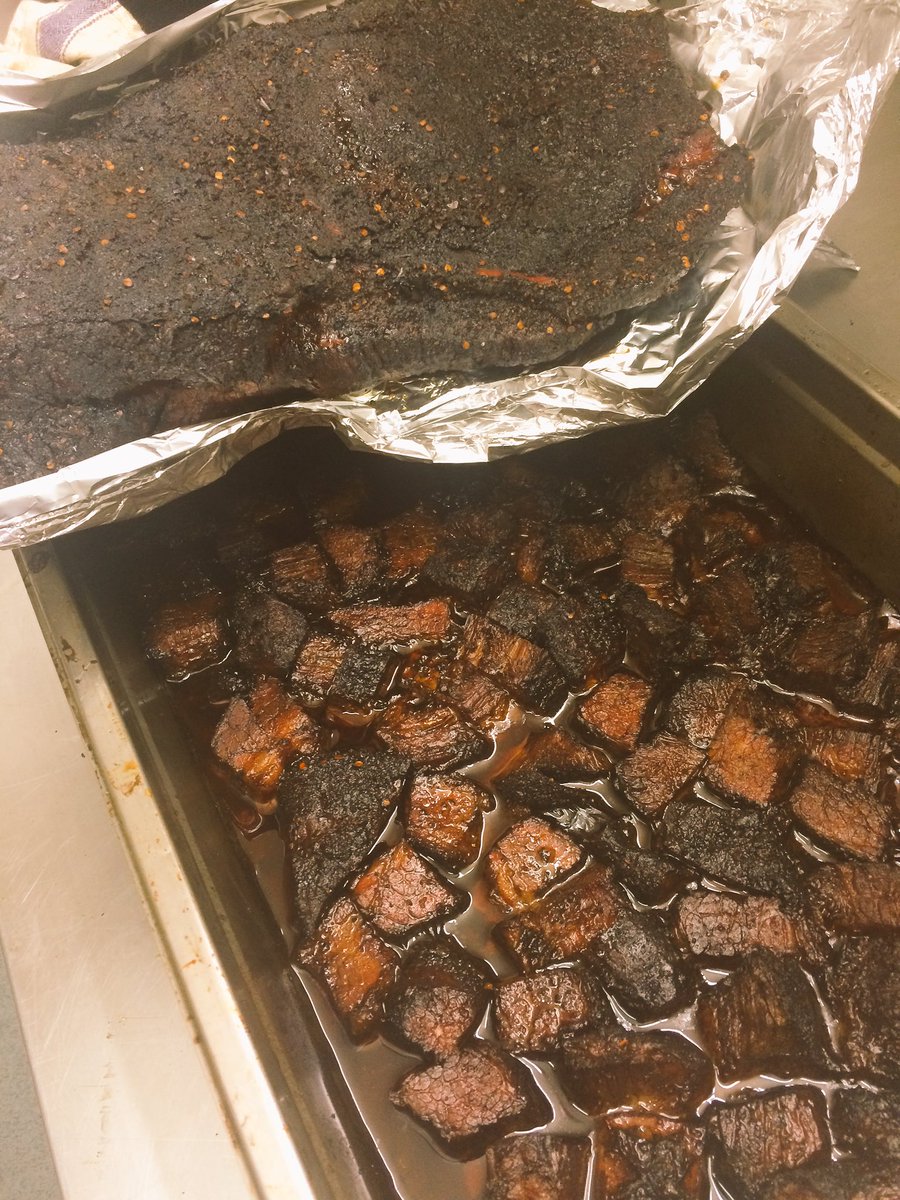 hangfirebbq's tweet photo. Last round of brisket and burnt ends out just in time for final 30 orders #Pit2Plate https://t.co/PoViFbwrDn