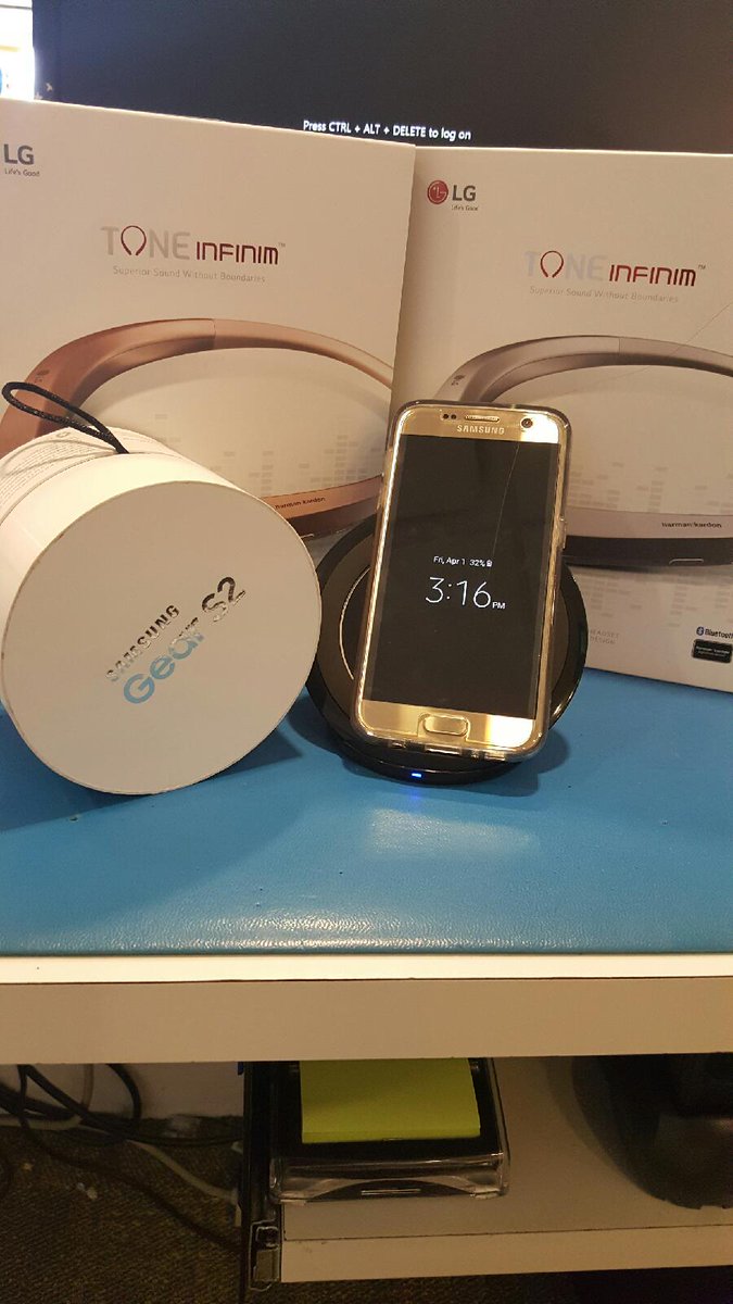 sprint_2092's tweet photo. All this Galaxy Gear at Green Hills today! https://t.co/QfNBQJ7UHw