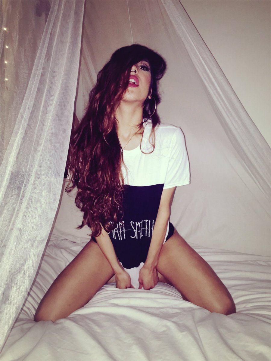 StormSmithMusic's tweet photo. Have your #StormSmith tee yet? 😳😏😉 @Emmynemss https://t.co/z78zrvsccA