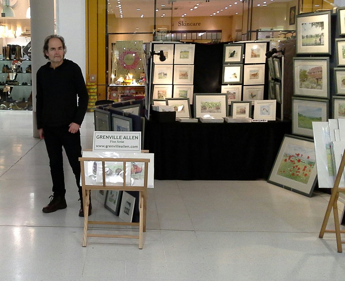 grenvilleallen's tweet photo. #HazeltheMallMoll😇 &amp; I 😎 are both #readytoroll @randbjewellery1 @Royal_Shopper @My_T_Wells @randbevents1. #Woohoo❕👍🎨 https://t.co/fZwUb3rWpk