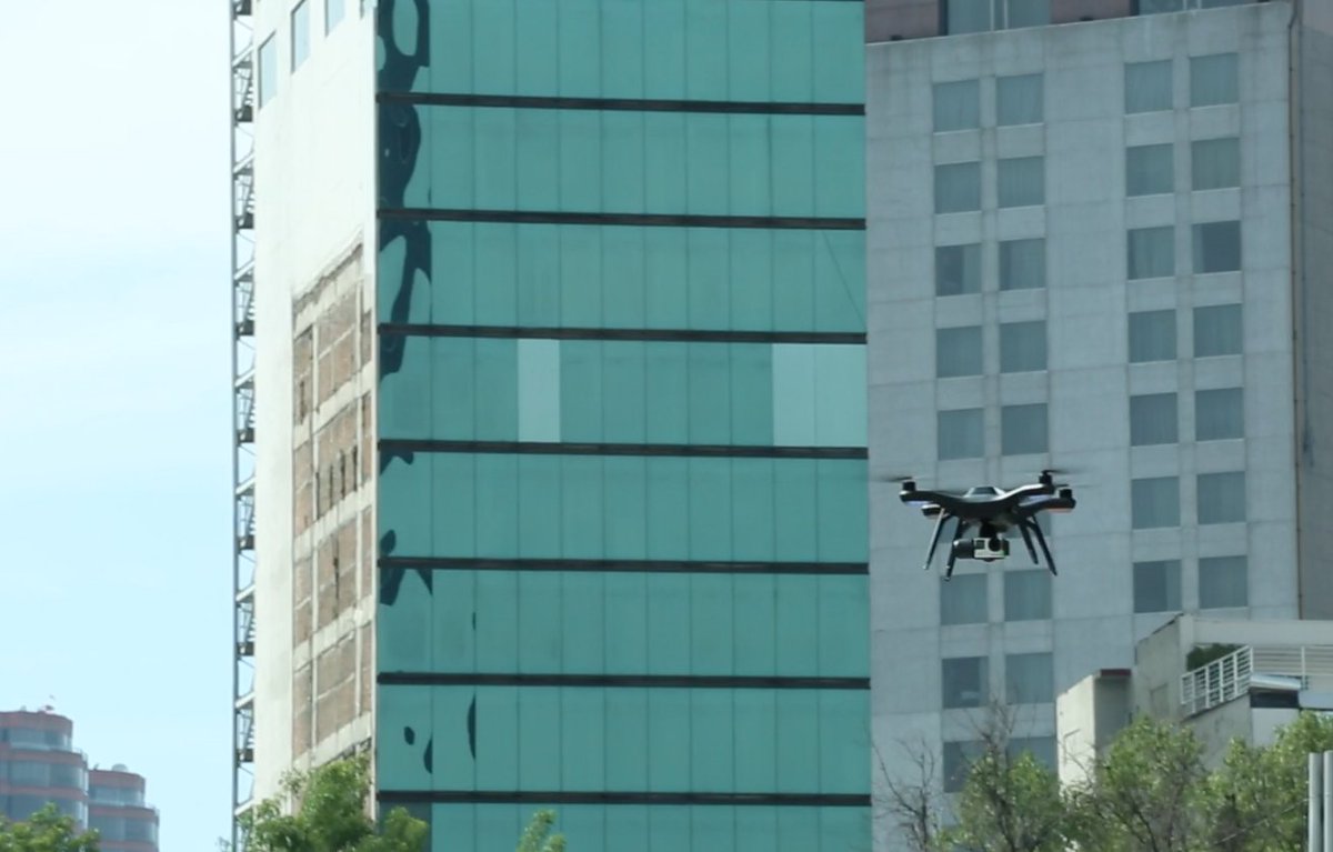 piscitelli's tweet photo. RT @CCDmx: Si no pudiste venir martes a #DronesenlaCiudad acércate hoy a #elCCD para ver el #FlyAndTell de @aidronix https://t.co/pI9jGfln0W