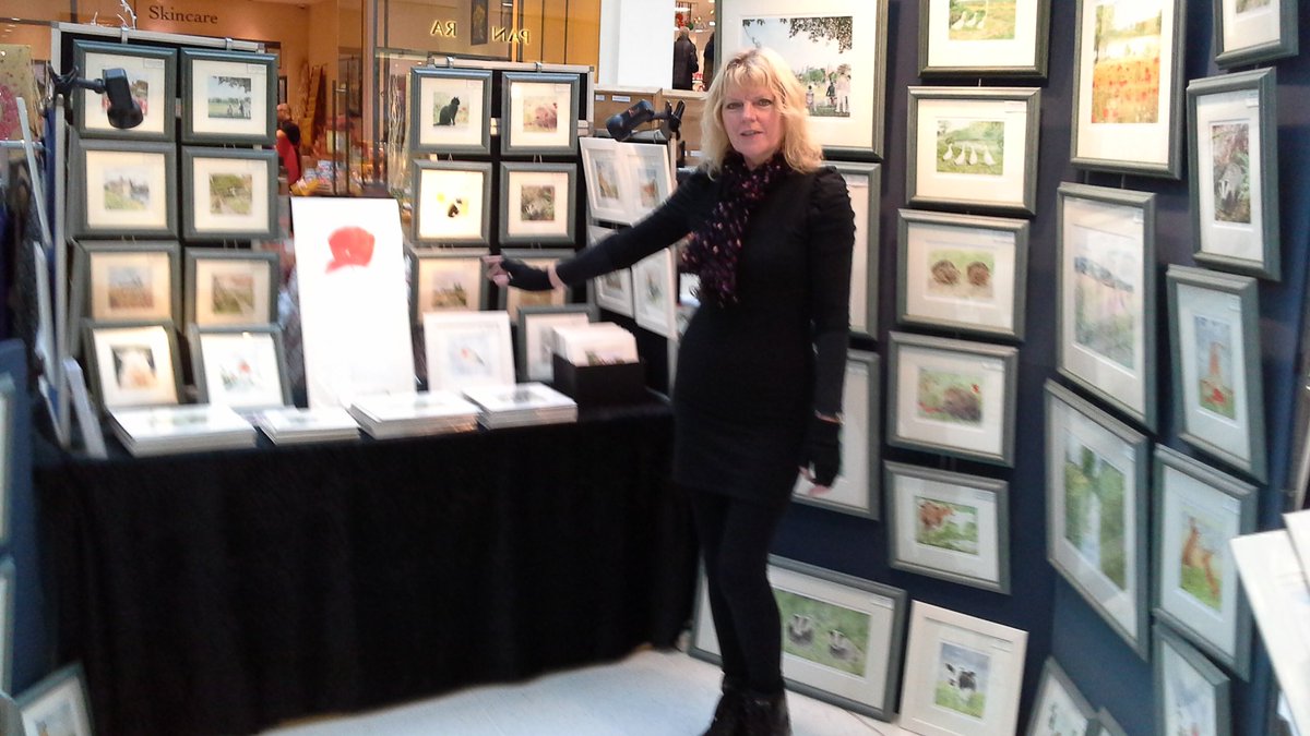 grenvilleallen's tweet photo. #HazeltheMallMoll😇 &amp; I 😎 are both #readytoroll @randbjewellery1 @Royal_Shopper @My_T_Wells @randbevents1. #Woohoo❕👍🎨 https://t.co/fZwUb3rWpk