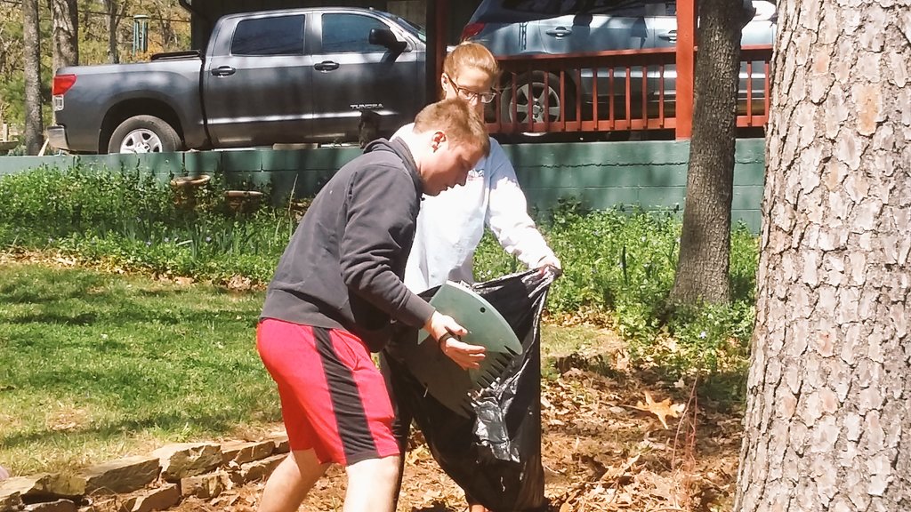 KS_nuPhi's tweet photo. Working together with the ladies of @TriSigmaAI_NSU for #NSUBigEvent https://t.co/2QuRSZqVEr