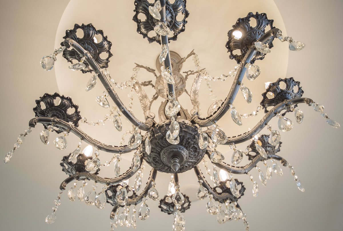 auraspasalon's tweet photo. Vintage Chandelier https://t.co/nhOk7xKA1K