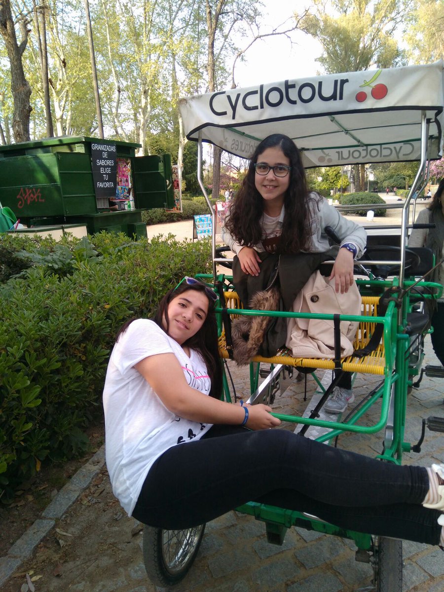 Club_lacasa's tweet photo. Tarde sobre ruedas... peligro en el Parque de María Luisa... https://t.co/af6hrXng6L