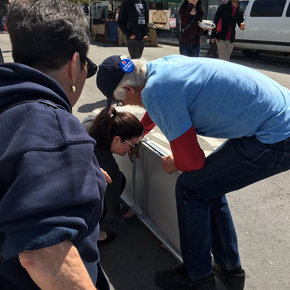 micheledermer's tweet photo. Hillary volunteers help Bernie fold up his table. #ImWithHer #sf4hillary https://t.co/wZ6qGuAvuL