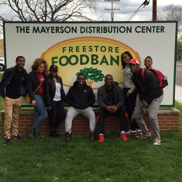 ADVANCE had the pleasure of volunteering at the Freestore Foodbank today! #betteryourbest <a href="/uofcincy/">University of Cincinnati</a>  <a href="/PrezOno/">Santa J. Ono</a>