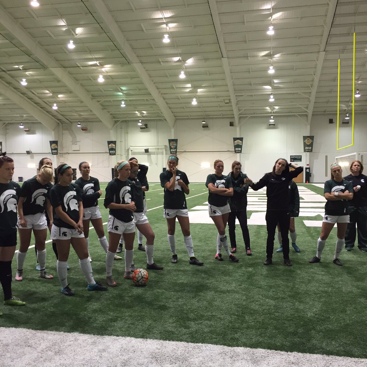 MSU_wsoccer's tweet photo. Pregame message from coach Saxton. Set to kick in five. #MSUvsCMU https://t.co/HrI0nGXijP