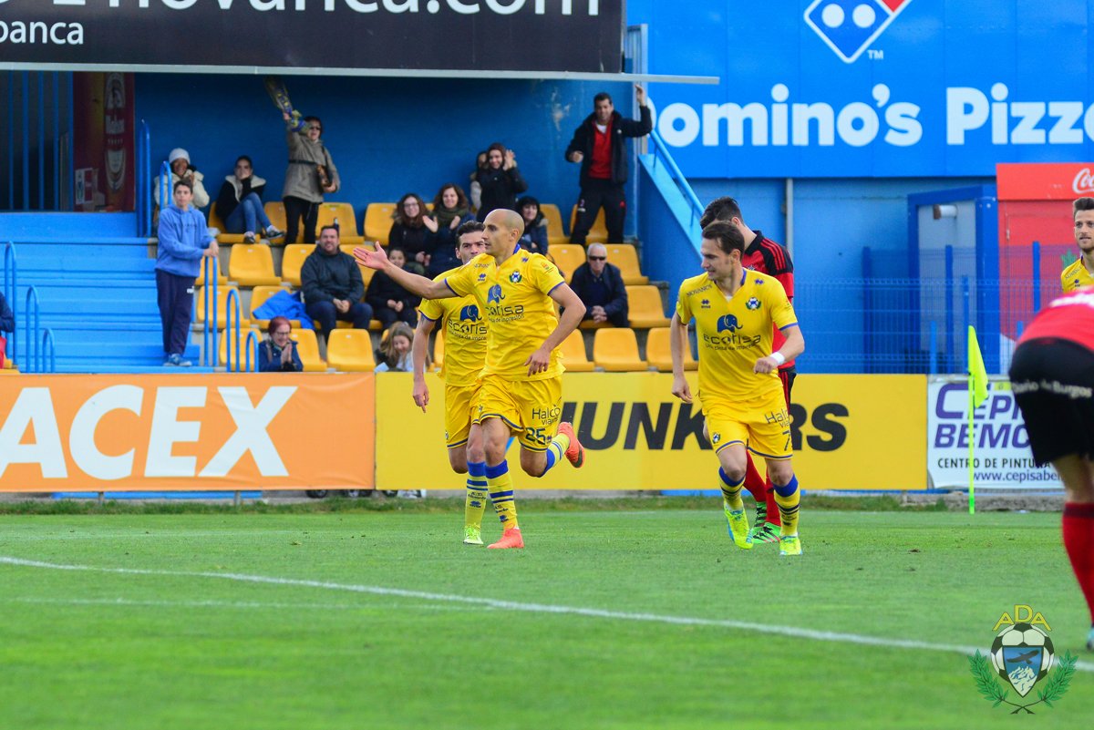 AD_Alcorcon's tweet photo. 📷 | El partido en imágenes o cómo resumir el #ADAvCDM en 4 fotografías 😉
#VamosAlcor
#HastaElÚltimoMinuto https://t.co/VvbPRAKuxw