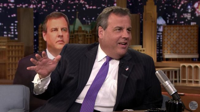 zesty_leftwing's tweet photo. WATCH: Christie Gets Defensive About His Support For Trump On #JimmyFa... https://t.co/OB20BfjTi7 #Liberal #Democrat https://t.co/wpWV8ZLLU1