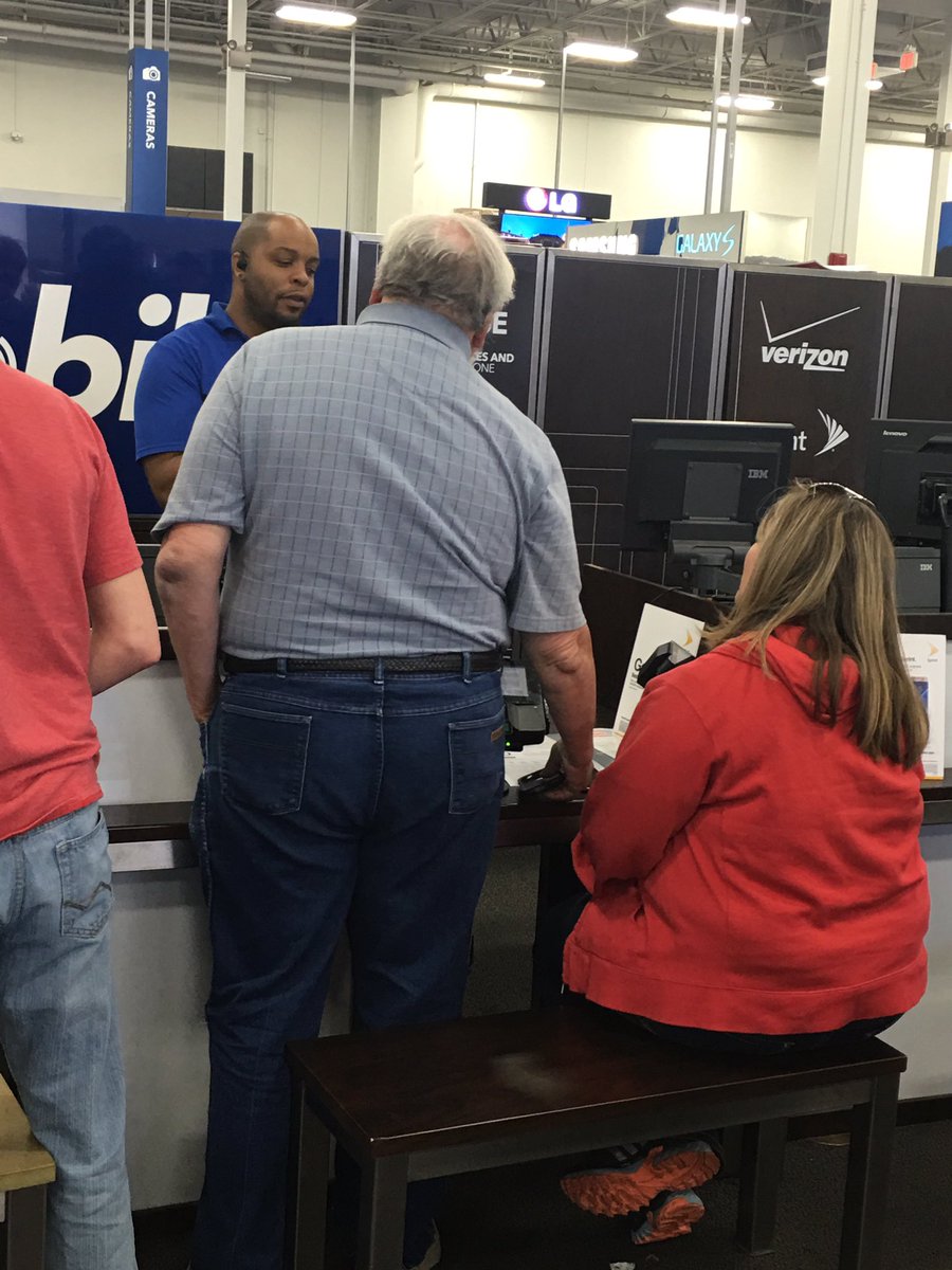 A_Knight777's tweet photo. 3 new lines from ATT @ BBY! BOGO S7s and $200 gift card for an iPhone! So many savings!! @TimMiller44 @craig_jaycox https://t.co/ZPjzEwZo2d