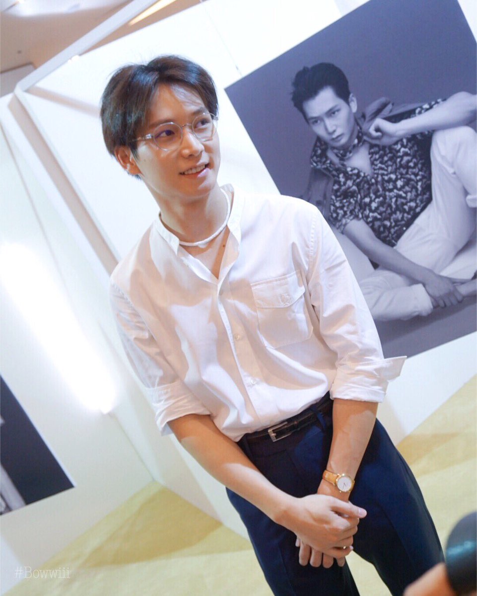 bowwiii's tweet photo. 01.04.16 #ICE_2N ➰Tod's Band Exhibition #ไอซ์ซึ #Kissmodels #tosband อ่อยแรงงงงงงง😍😍 (2) https://t.co/LvA0JtwbVx