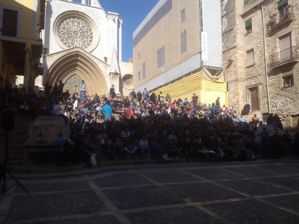 marejants's tweet image. Les escales de la Catedral plenes,esperant la V Mostra de sons i fusions de la Setmana Santa. #Tarragona  #marejants
