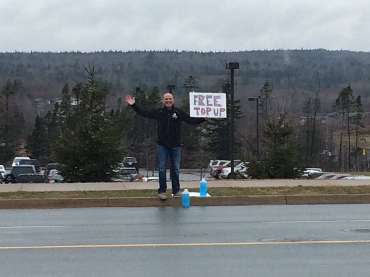 deborahruth's tweet photo. Topping up washer fluid at Irving on Gary Martin with @cornerstonehfx and we put @matlantivex to work. https://t.co/kgKrJZyZzY