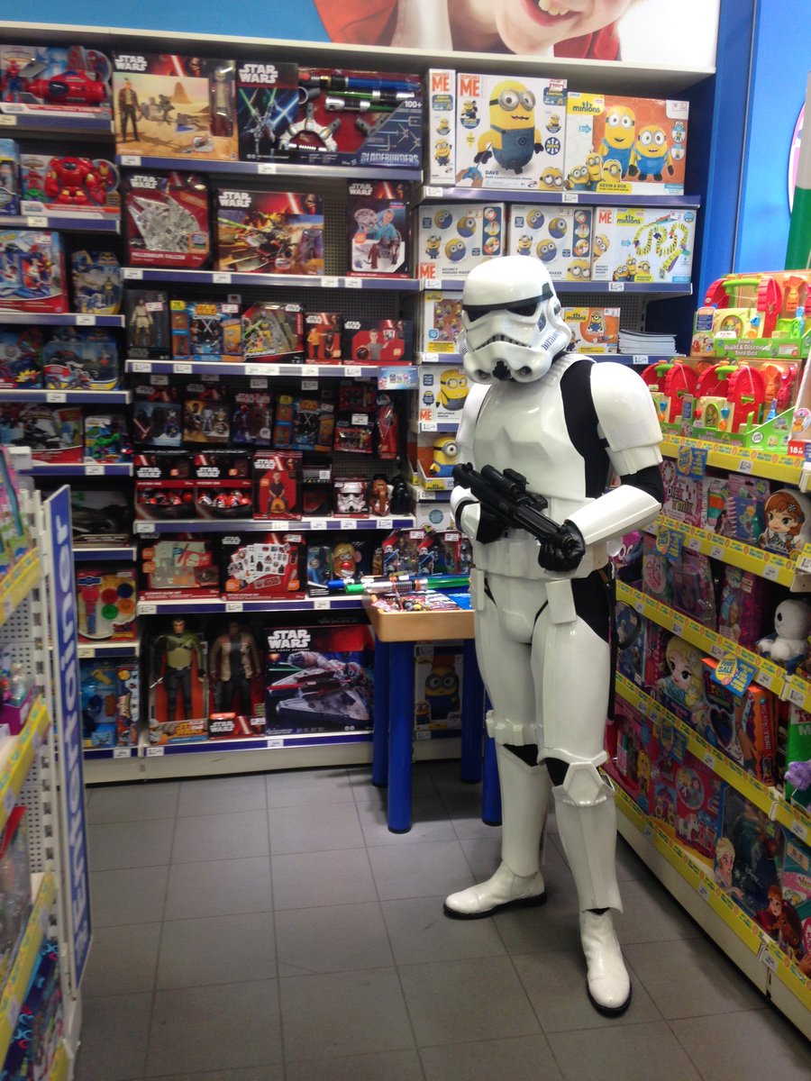 lottykeen1990's tweet photo. Another Star Wars Super Saturday at the IOW Entertainer! Great fun! @keziow @ukgarrison @501stLegion https://t.co/rVAaZTQNAr