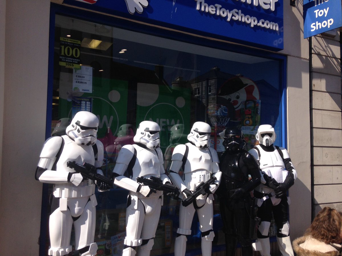 lottykeen1990's tweet photo. Another Star Wars Super Saturday at the IOW Entertainer! Great fun! @keziow @ukgarrison @501stLegion https://t.co/rVAaZTQNAr
