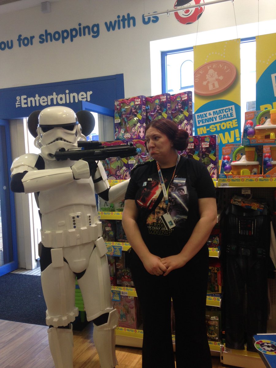 lottykeen1990's tweet photo. Another Star Wars Super Saturday at the IOW Entertainer! Great fun! @keziow @ukgarrison @501stLegion https://t.co/rVAaZTQNAr