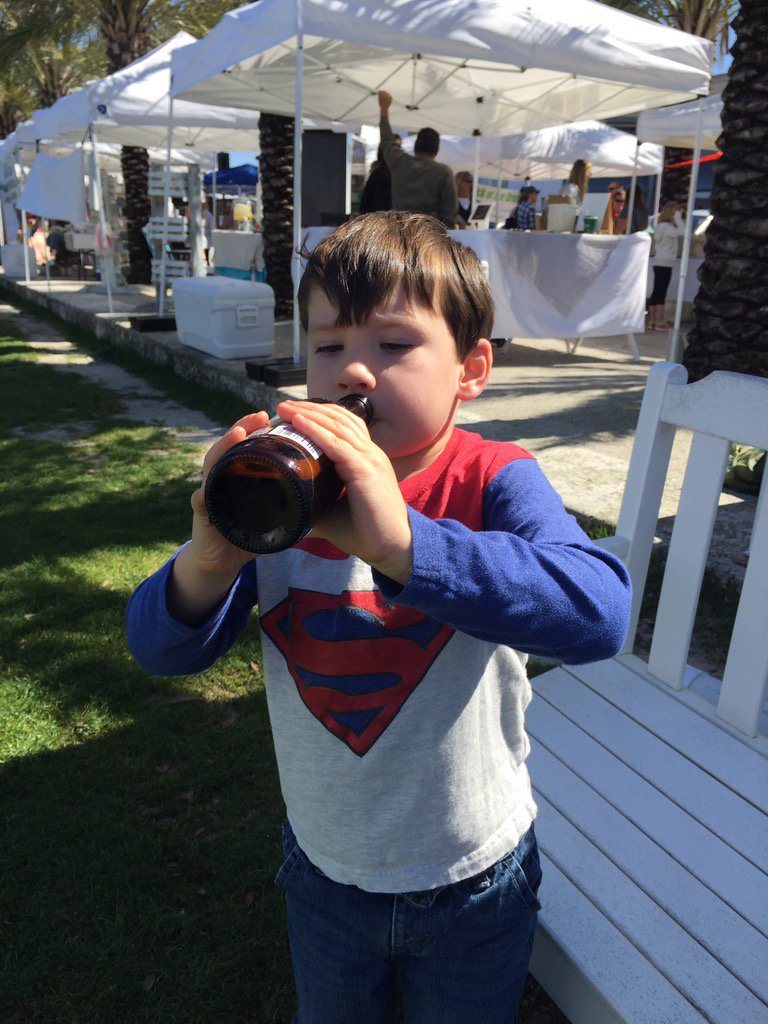 AlbrychtC's tweet photo. Eating our way through @seasidefarmersm @30a @EATER30A @SoWalBeaches @SouthWalton https://t.co/5pRaoz7Im6