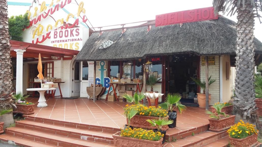 ShaneJeremy1's tweet photo. Millions of Books at #BikiniBeach #ShellShop @RyanOConnorZA @KFMza https://t.co/TFVIcA3Bz7