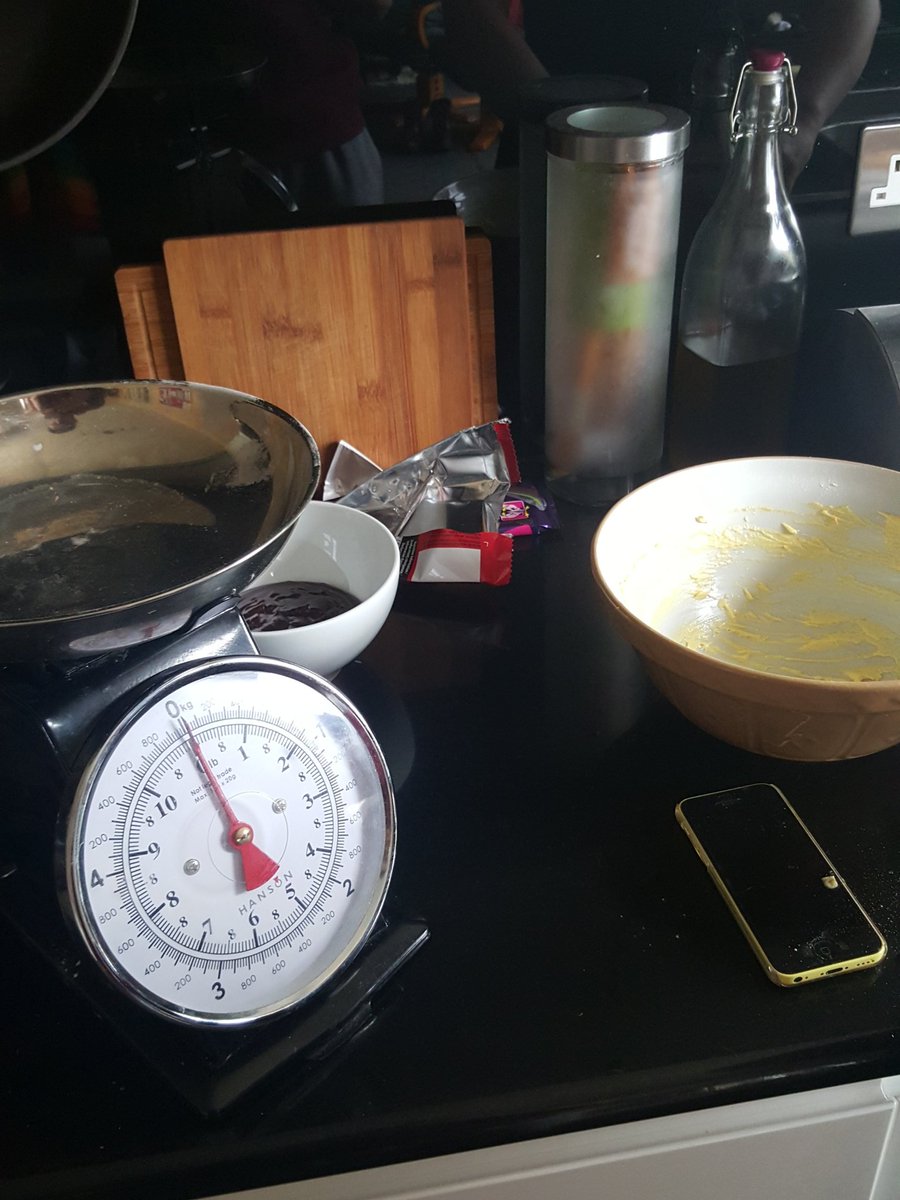 NikShawzie's tweet photo. It's one of those Saturdays.
#Bakedown #Cakeday https://t.co/fFdcqp4MSe