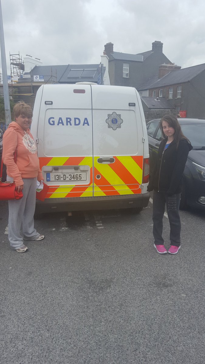 darrenfarrell16's tweet photo. #garda #4sisters #GetWest https://t.co/qJNq9ImwDj