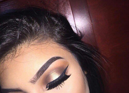 ayeyebrows tweet picture