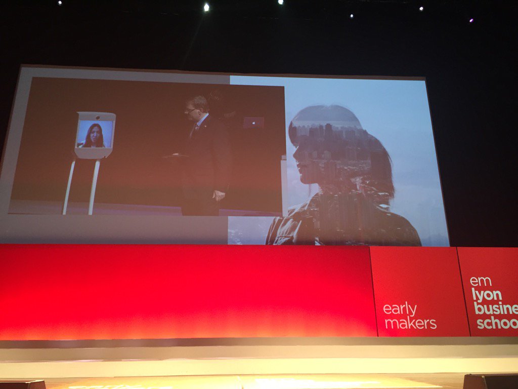 BBotnews's tweet photo. Beam à la remise de diplôme em lyon business school #awabot #beampro https://t.co/fqAdOXWptE